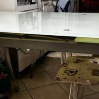 Tavolo da pranzo in vetro