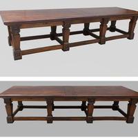 Grande tavolo in noce di fine 700