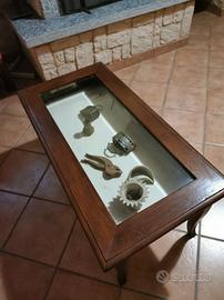 Tavolino con cristalliera in noce