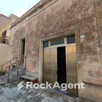 FABBRICATO IN LINEA DA RISTRUTTURARE