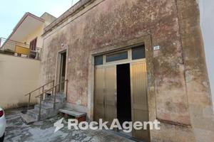 FABBRICATO IN LINEA DA RISTRUTTURARE