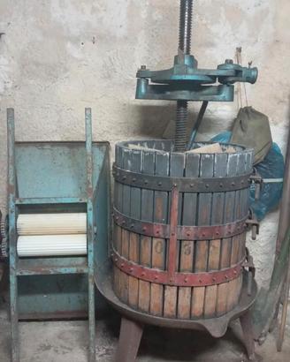 torchio, deraspatrice manuale e bidone inox 200l