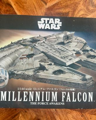 Bandai Millenium Falcon + kit Luci in fibra ottica