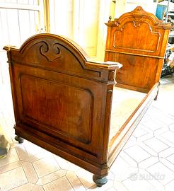 Letto antico in legno ad una piazza e mezza