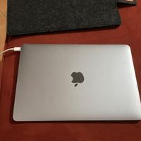 Apple con tastiera Francese