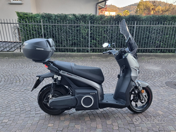 Scooter elettrico Silence S01 Plus con accessori