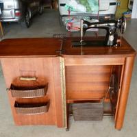 Macchina da cucire Singer a pedale anni 50-60
