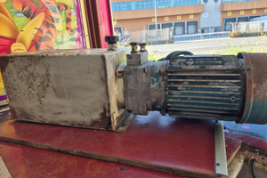 Impiantato idraulico con 8 pistoni