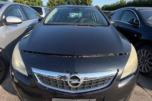 OPEL ASTRA DEL 2011 PER RICAMBI