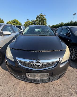 OPEL ASTRA DEL 2011 PER RICAMBI