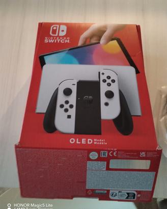 Nintendo switch oled bianca con 6 giochi perfetta