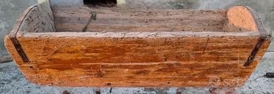 Mangiatoia antica in legno