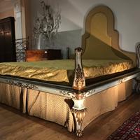 Letto spagnolo fine '700 laccato con decori in oro