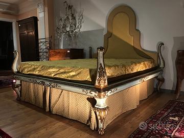 Letto spagnolo fine '700 laccato con decori in oro