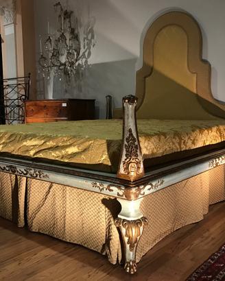 Letto spagnolo fine '700 laccato con decori in oro