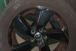 4 pneumatici estivi più 4 cerchi originali Toyota