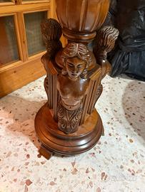 appendiabiti in legno vecchio