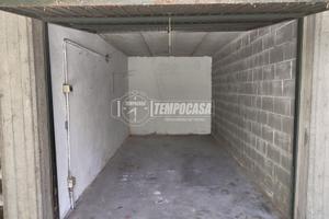 BOX DI 14MQ IN VIALE LOMBARDIA