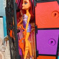 Monster High 3 bambole con alcuni accessori 