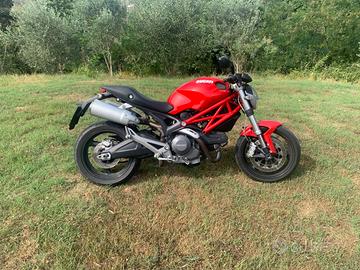 Ducati monster 696