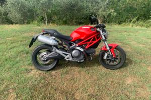 Ducati monster 696