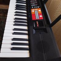 Tastiera Yamaha PSR F 51.