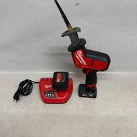 Seghetto dritto compatto Milwaukee M12 chz-402 C