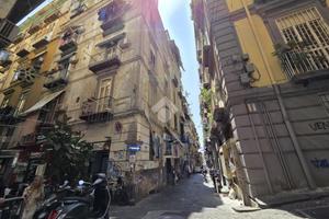 2 LOCALI A NAPOLI