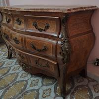 Cassettiera e comodini stile antico
