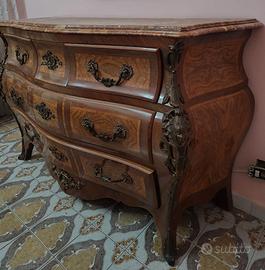 Cassettiera e comodini stile antico