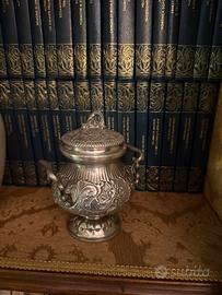 Teiera lattiera e vasi in peltro