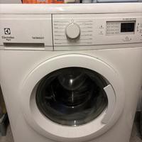 Lavatrice 7 kg rotta e per pezzi di ricambio