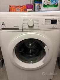 Lavatrice 7 kg rotta e per pezzi di ricambio