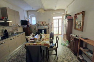 Casa indipendente con garage e taverna