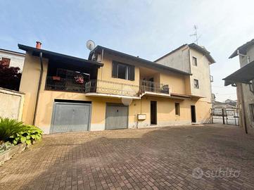 QUADRIFAMILIARE A CERANO