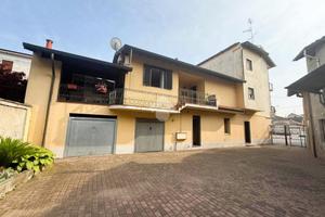 QUADRIFAMILIARE A CERANO