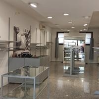 Arredamento negozio abbigliamento