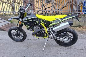 MOTARD SWM SM 125 R**MOT. A LIQUIDO
