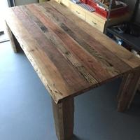 Tavolo in legno massello