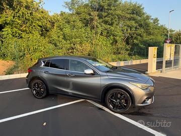 Infiniti Q30