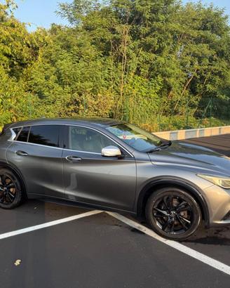 Infiniti Q30