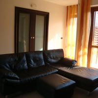 Divano in pelle nera cm 240 chaise longue cm 150