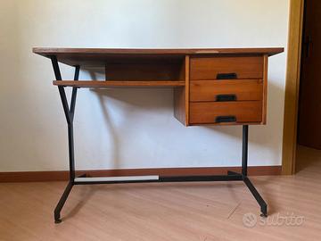 Scrivania vintage in legno Teak, anni 50/60