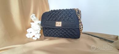Borsa modello Chanel in tricot nero