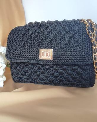 Borsa modello Chanel in tricot nero