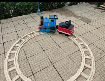Trenino Thomas completo di binari