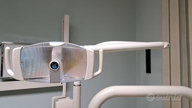 Lampada scialitica  dentista estetica tatuatore