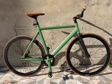 Bicicletta a scatto fisso custom
