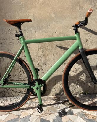 Bicicletta a scatto fisso custom