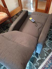 Poltrona reclinabile con massaggiatore elettronico